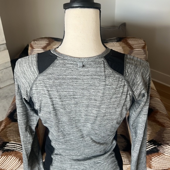 Mizuno Long Sleeve Tee - Picture 7 of 10